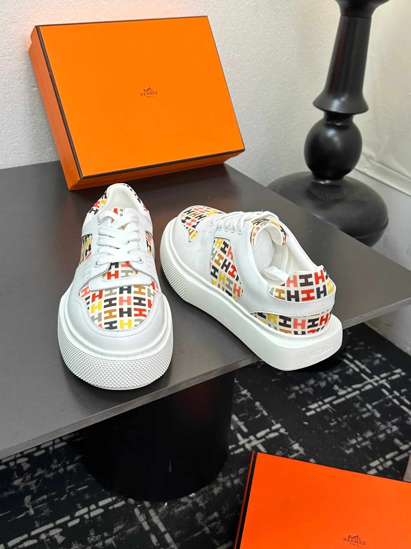 p700💰Men's shoes ❤️❤️Hermes top version# Hermès deep series couple's small white shoes casual skateboard shoes Stylish graphic design to create retro style Upper: cowhide material Lining: sheepskin lining Outsole: TPU outsole Size: 38-45